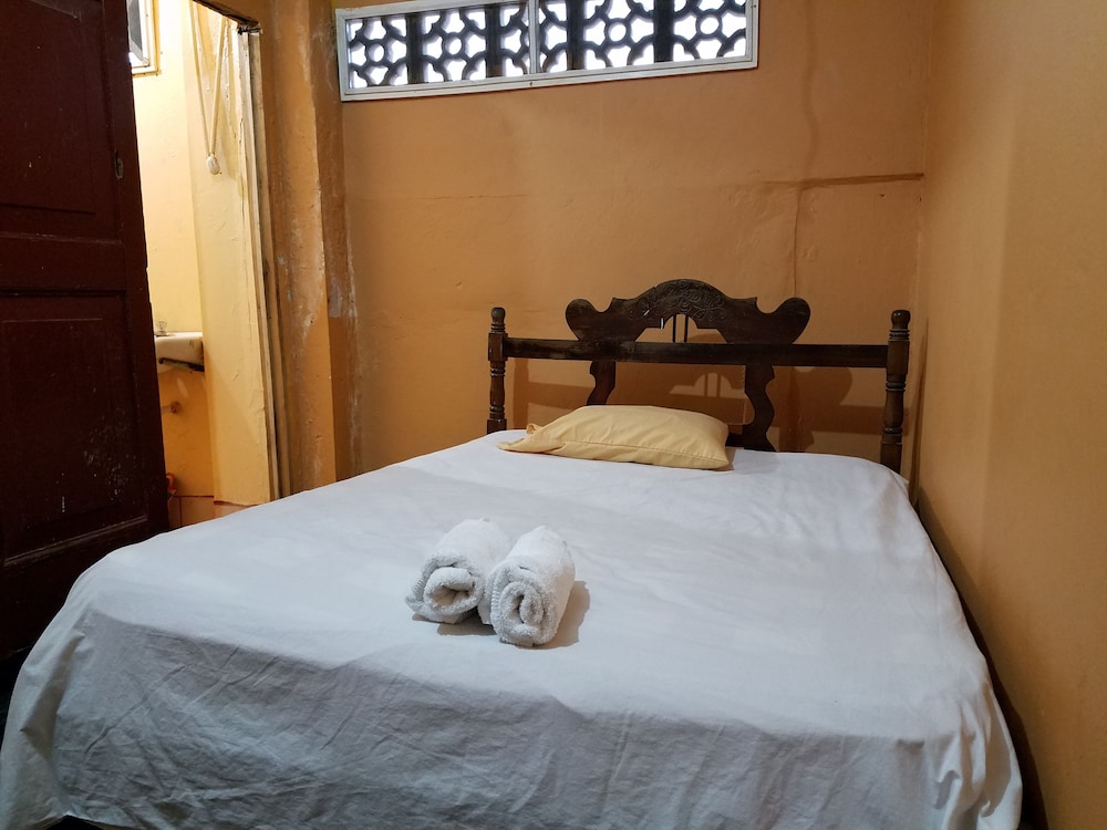 Basic Triple Room, Multiple Beds, Private Bathroom photo 3