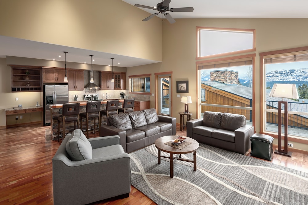 Luxury Townhome, 3 Bedrooms photo 3