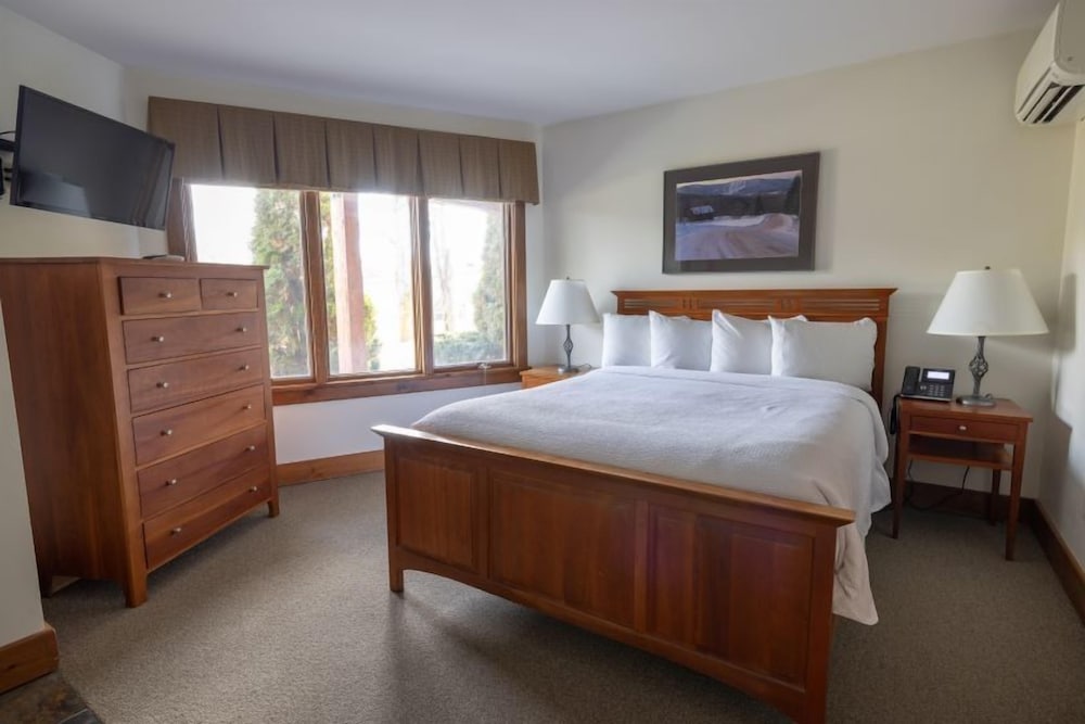Room, Multiple Beds (Windwood)