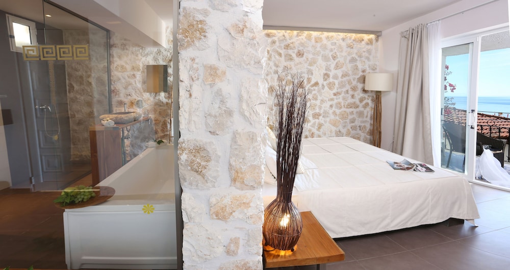 Superior Triple Room, Sea View photo 3