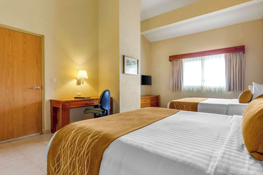 Suite, Non Smoking (2 Rooms, 2 Double beds with Sofa bed) - Photo 2