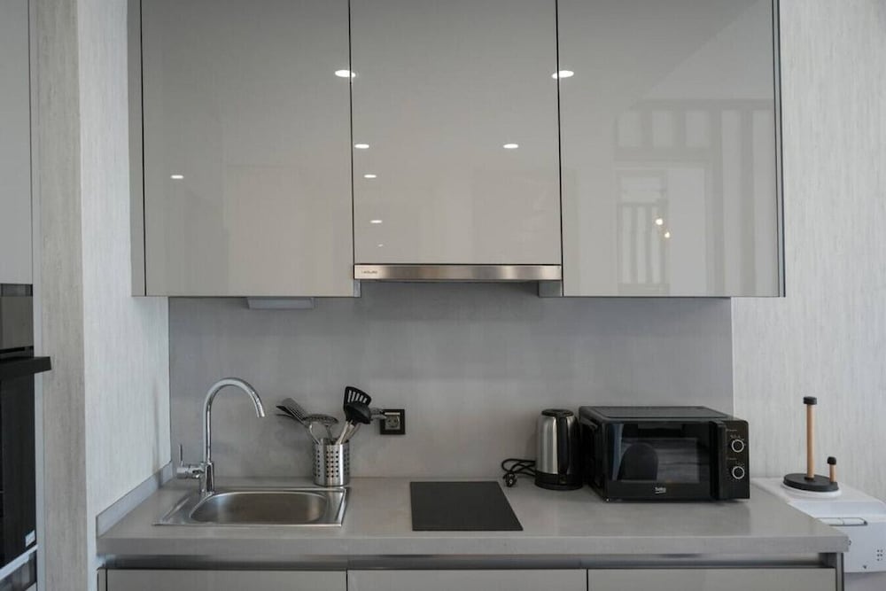 Apartment, Smoking photo 3