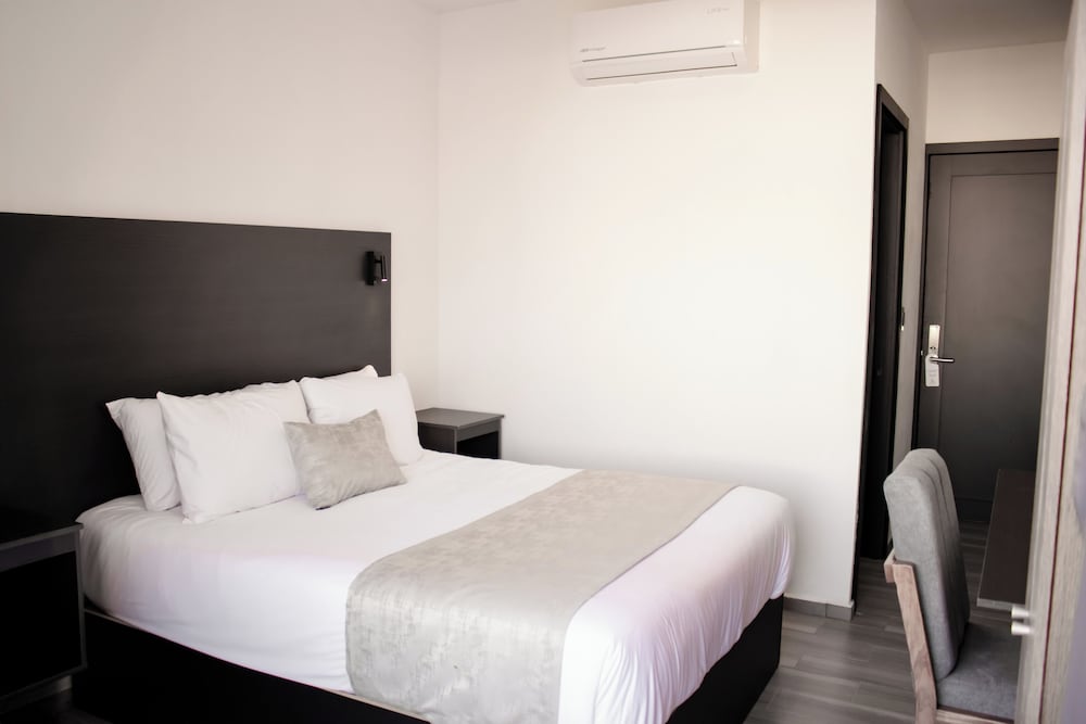 Junior Room, City View