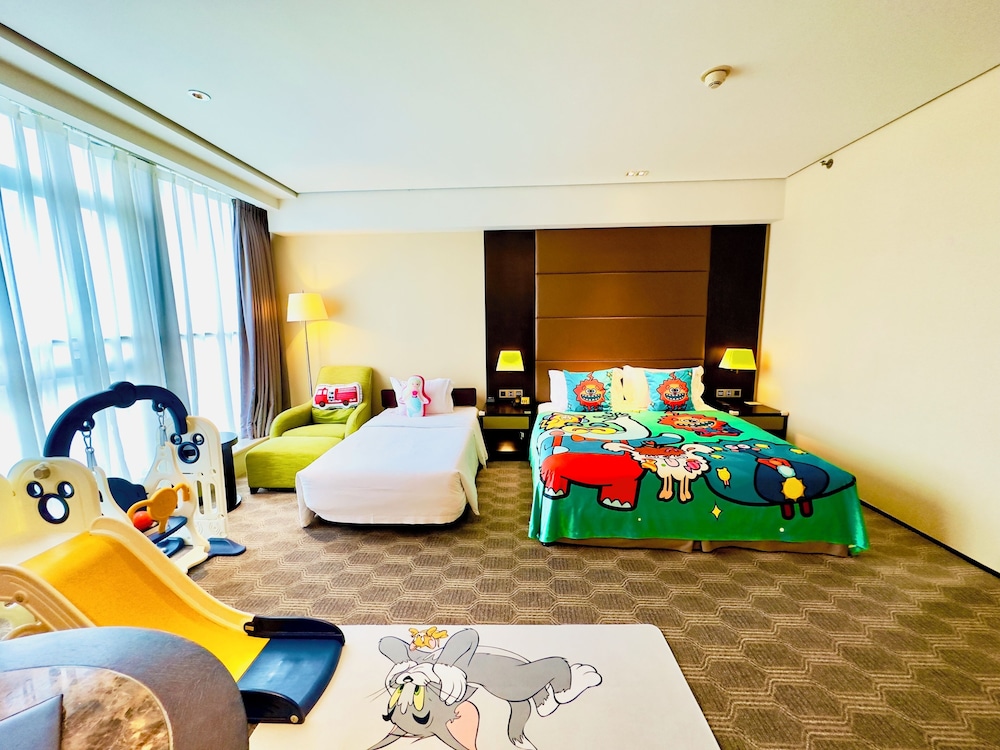 Premium Room, 1 King Bed (Kids Theme) photo 2