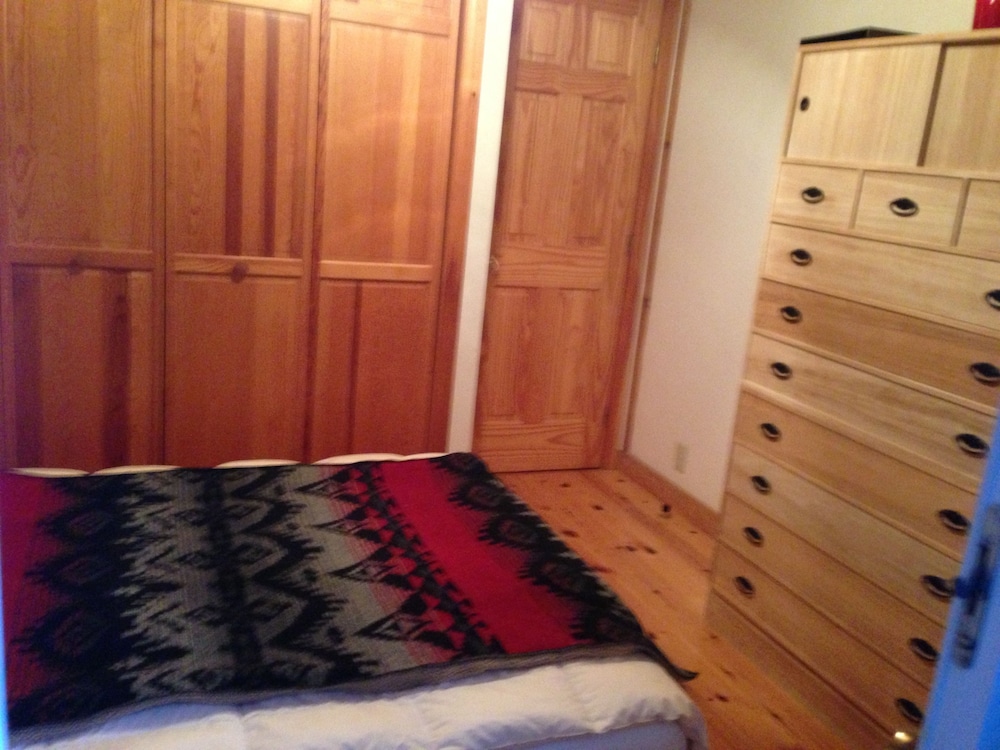 Deluxe Double Room Single Use, 1 Queen Bed, Partial Ocean View photo 2