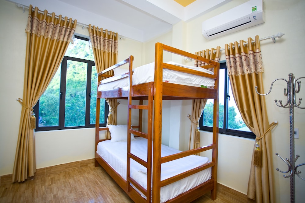 Deluxe Mixed Dorm Bed photo 2