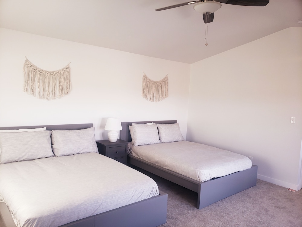 Suite, 2 Queen Beds, Mountain View photo 1