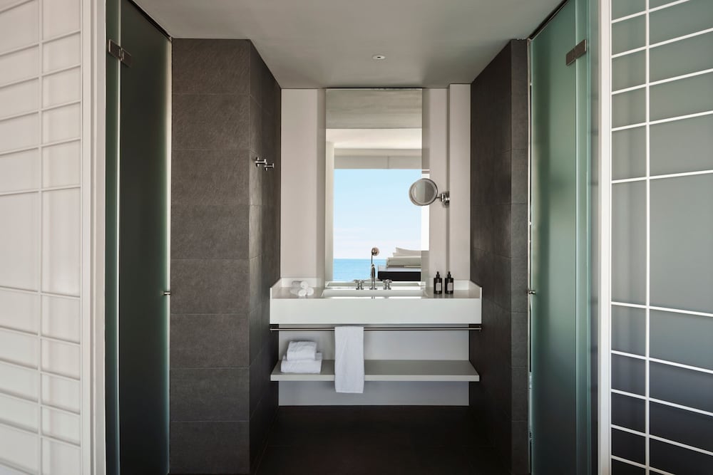 Suite, 1 King Bed, Terrace thumbnail 5
