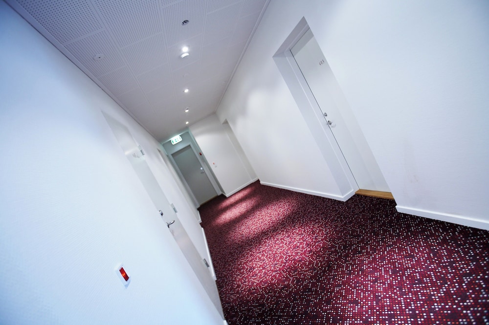 Small Room photo 3