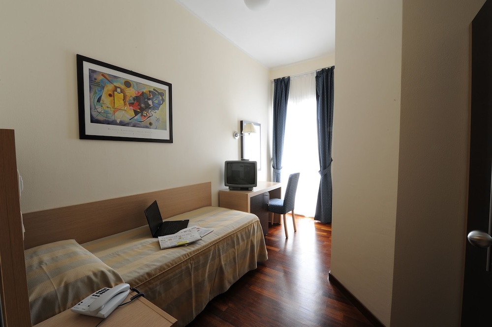 Single Room, Balcony