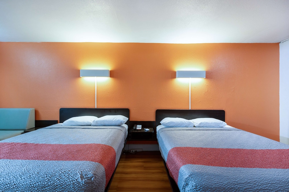 Deluxe Room, 2 Queen Beds, Non Smoking, Refrigerator & Microwave - Photo 3