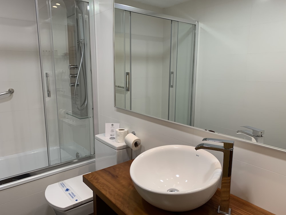 Double or Twin Room - Photo 6
