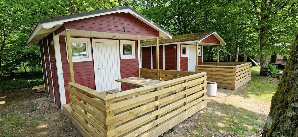 Basic Cabin, Garden Area