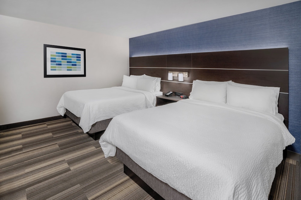 Suite, 2 Queen Beds - Photo 5