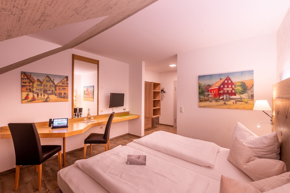 Basic Double Room, 1 Bedroom, Non Smoking photo 2
