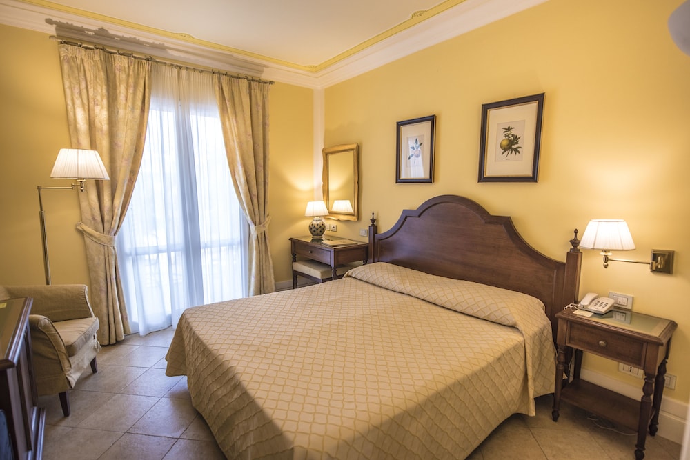 Standard Double or Twin Room - Photo 1