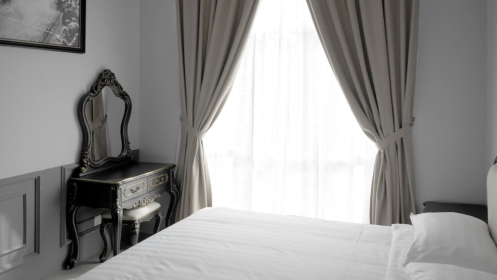 Studio Suite with Night Market View photo 2