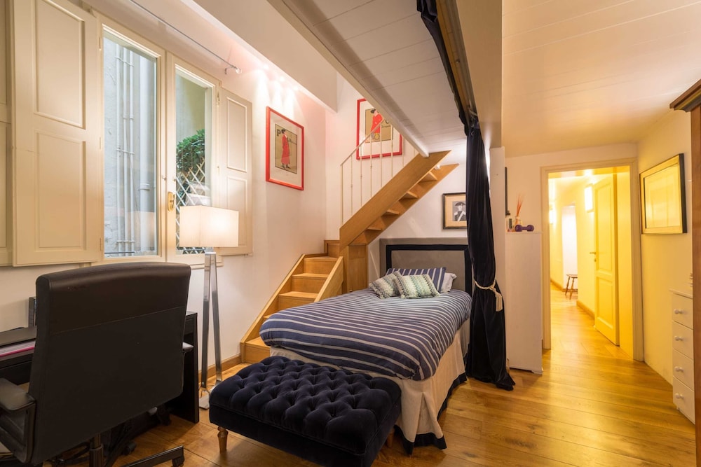 Basic Apartment, Multiple Beds