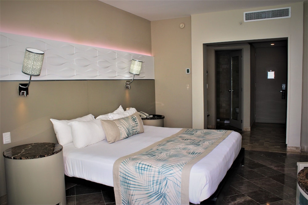 Superior Room, 1 King Bed, Ocean View - Photo 1