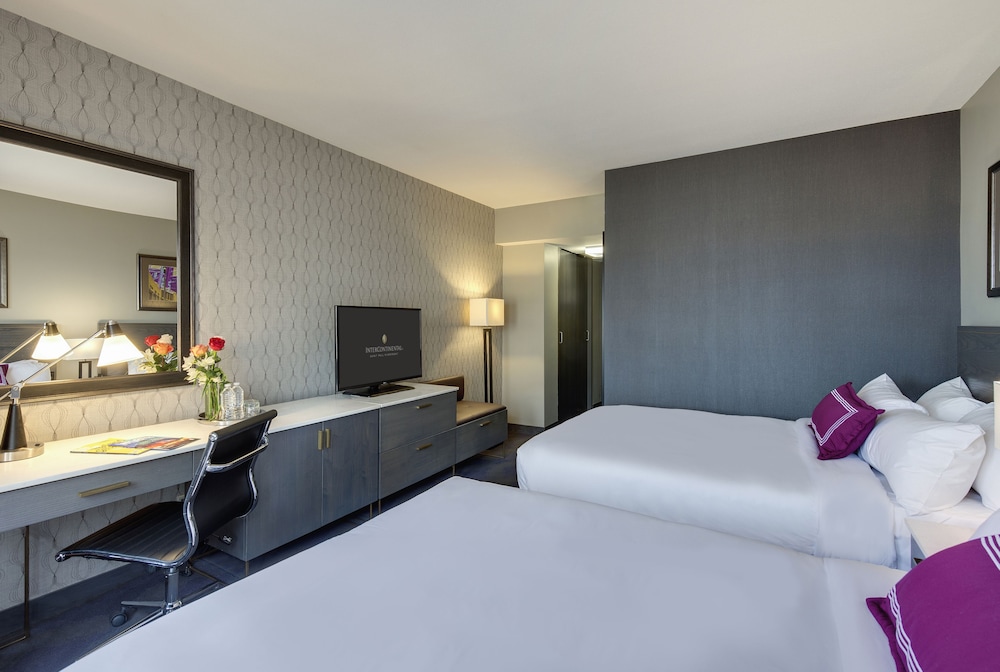 Classic Room, 2 Queen Beds, River View (Walk-In Shower) photo 2