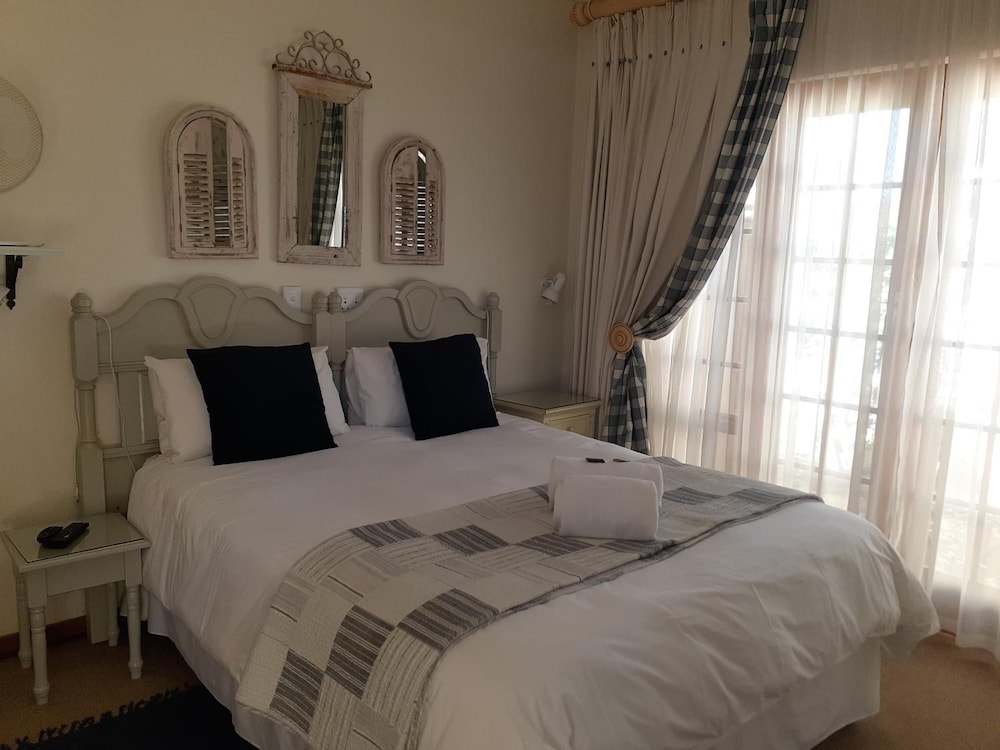 Double Luxury Room with Qeen sized bed