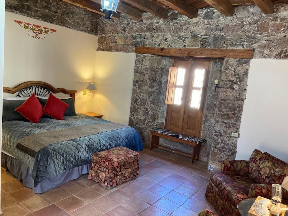 Standard King Suite #6 photo 1