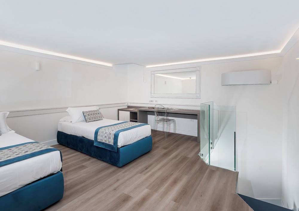 Duplex, Partial Sea View thumbnail 6