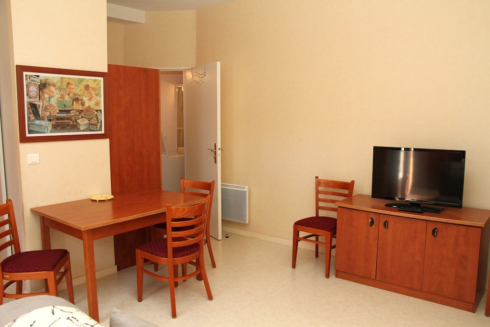 Family Apartment, 1 Bedroom photo 2