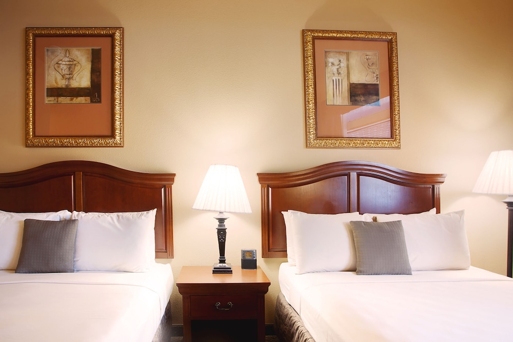 Room, 2 Queen Beds, Jetted Tub - Photo 2