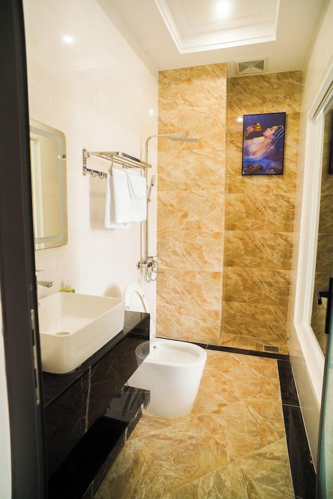 Luxury Studio Suite, Balcony, Lake View photo 2
