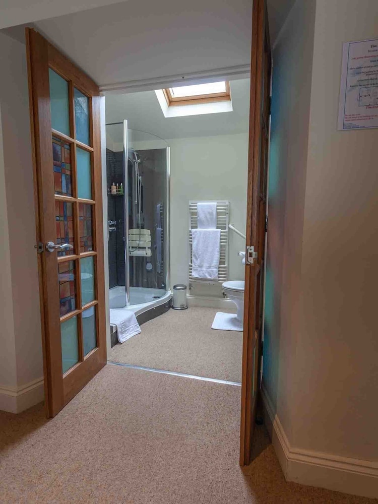 Twin Room, Ensuite - Photo 5