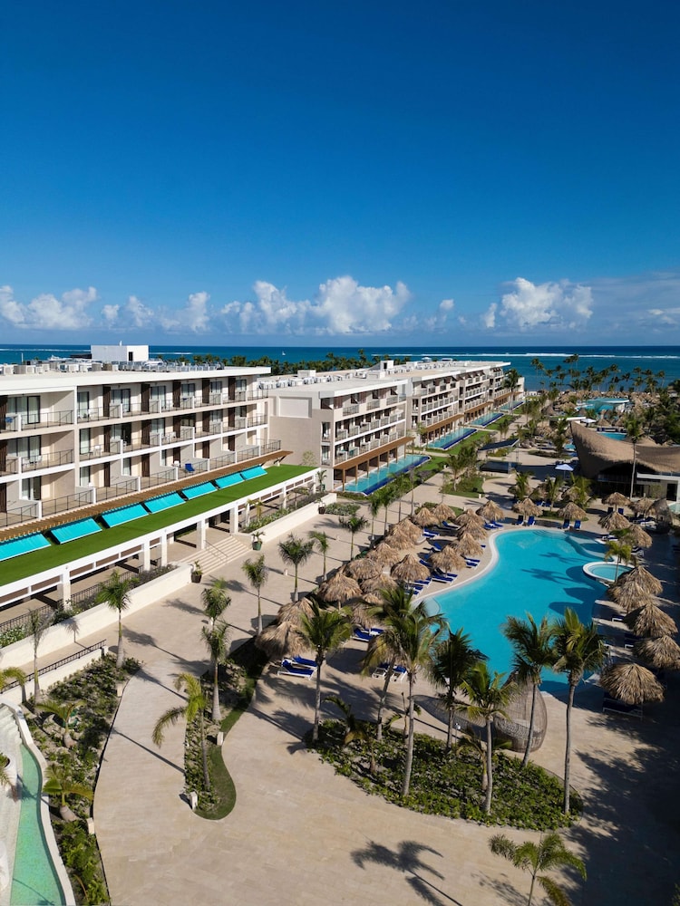 Junior Double Room, Pool View