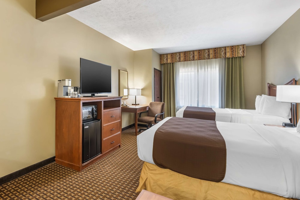 Suite, Multiple Beds, Non Smoking, Refrigerator & Microwave (With Sofabed) photo 1