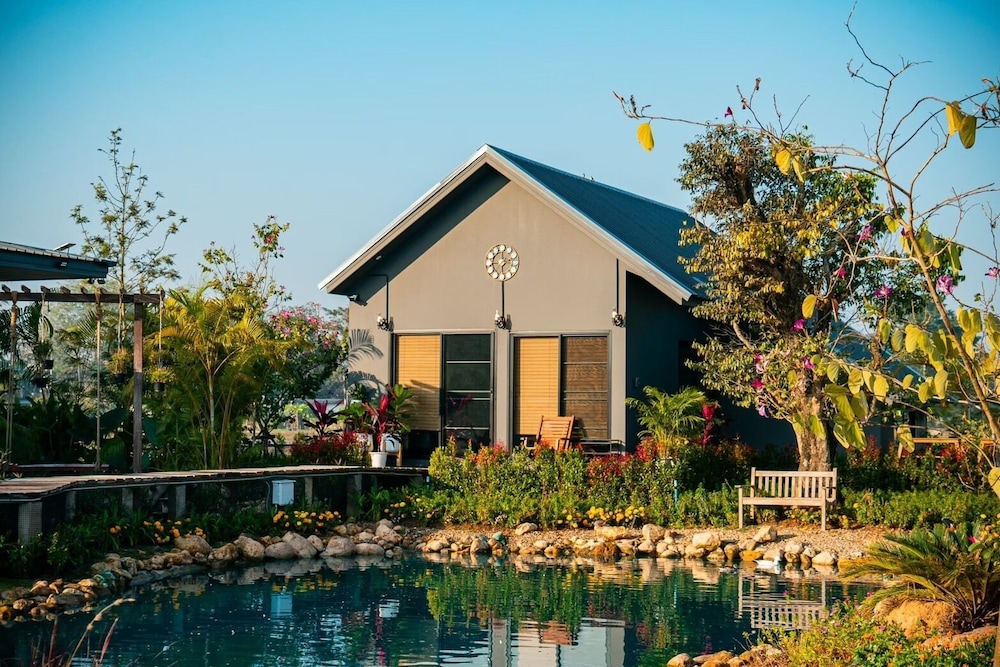 Deluxe Studio Suite, Resort View