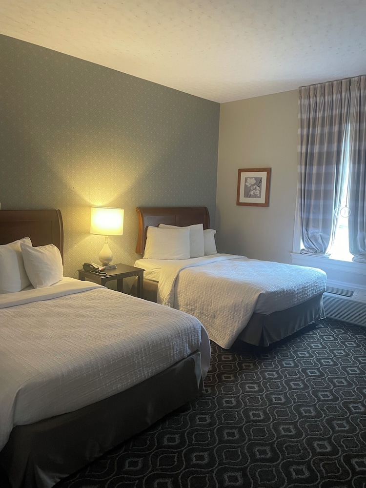 Standard Room, 2 Queen Beds, Non Smoking (Mobility, Roll-In Shower) photo 1