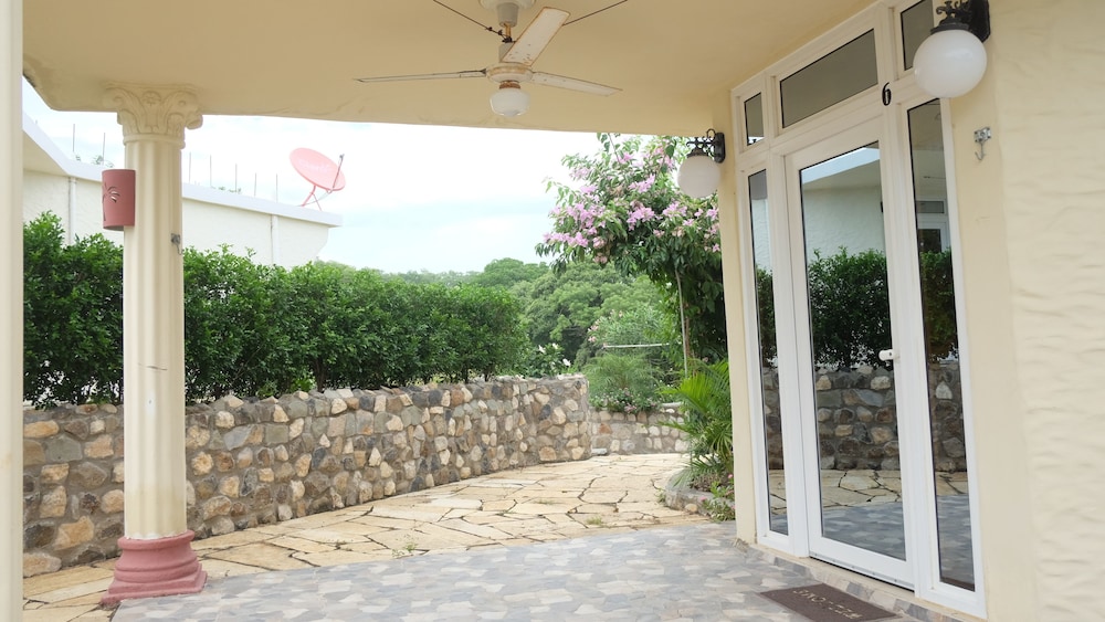 Design Room, Beach View, Garden Area photo 3