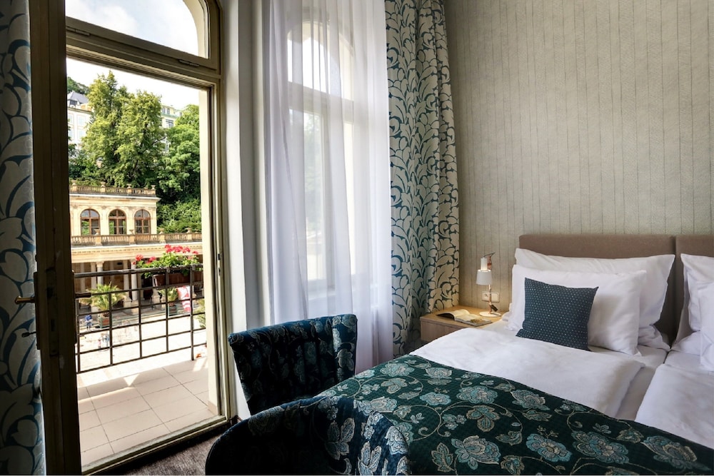 Panoramic Double Room, 2 Twin Beds, City View photo 2