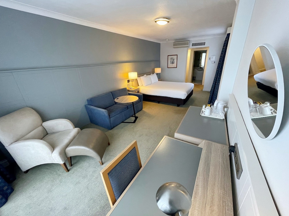 Premium Room, 1 Queen Bed with Sofa bed - Photo 2