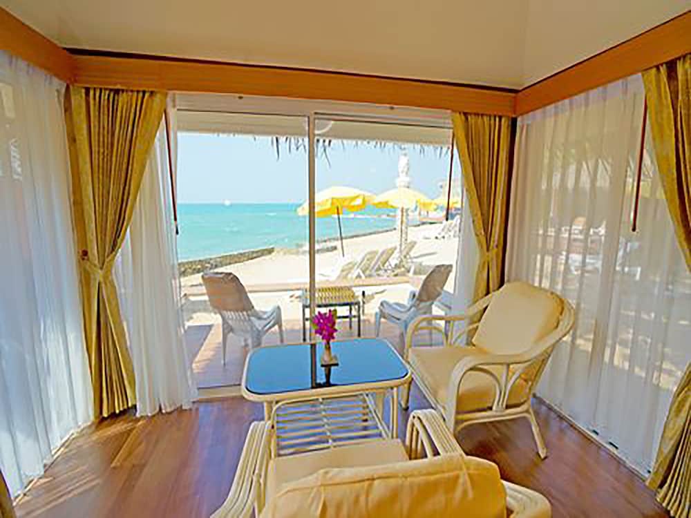 On Beach Premium Bungalow - Photo 2