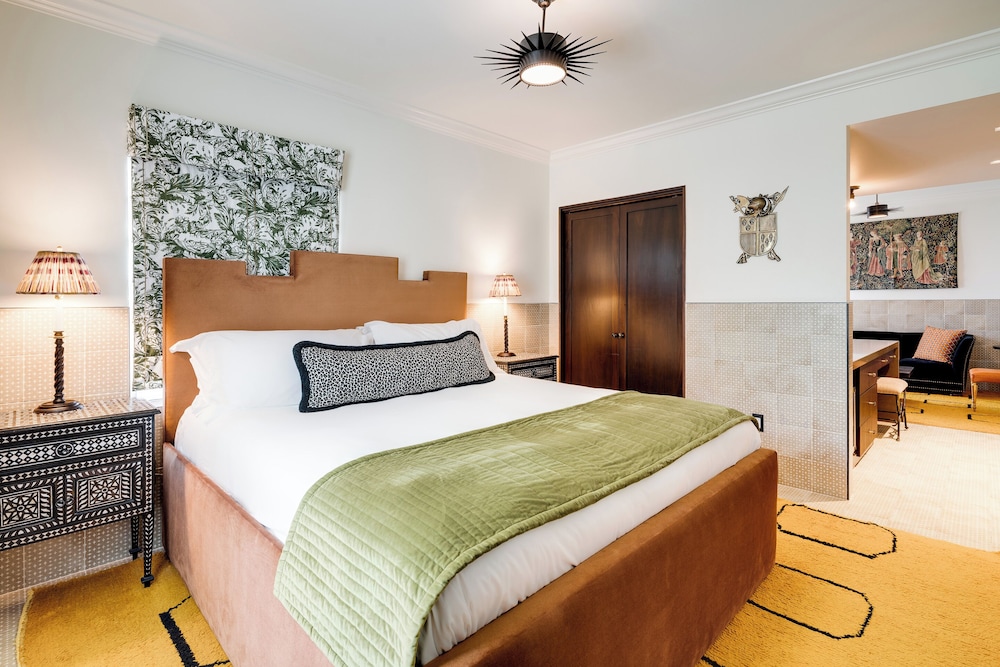 Capone Suite