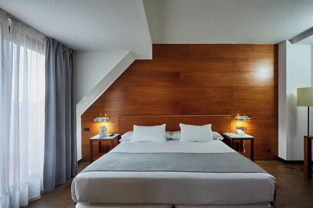 Junior Suite, Balcony (1 Adult) - Photo 1