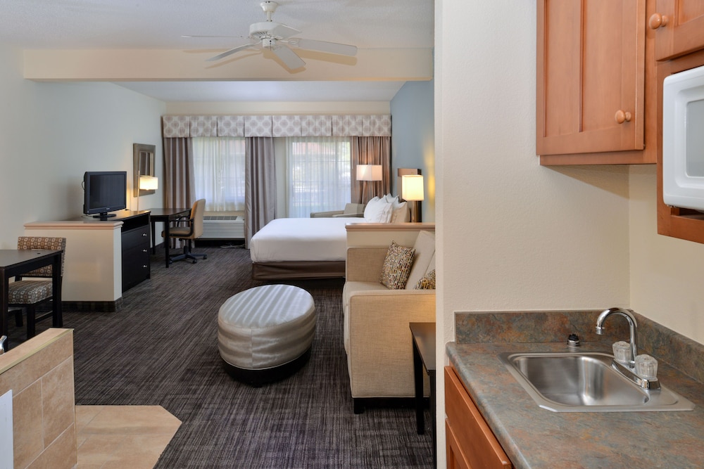 Suite, 1 Bedroom - Photo 2