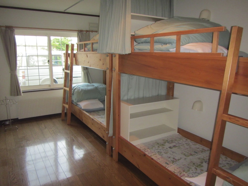 4 Bed Female Dormitory Room, Mountain View photo 1