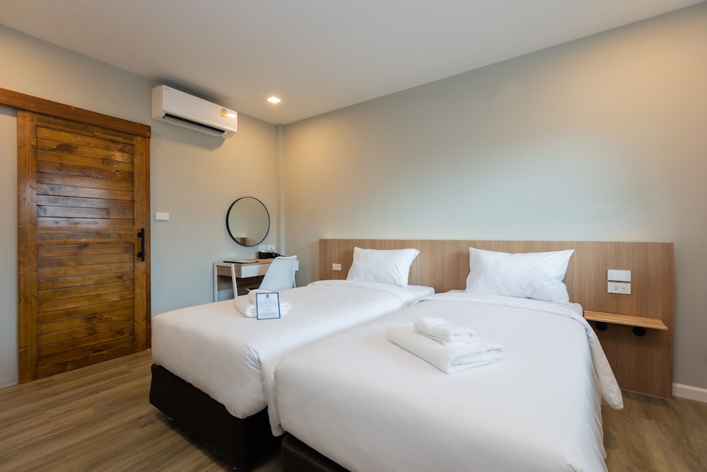 Standard Twin Room - Photo 8