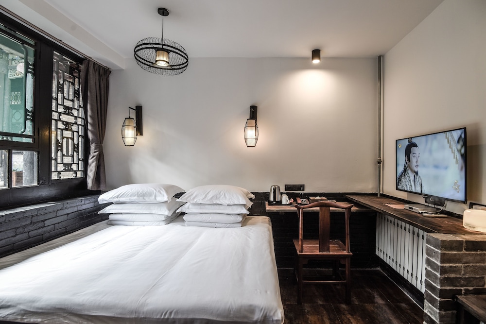 First Floor Traditional Kang Bed Room photo 2