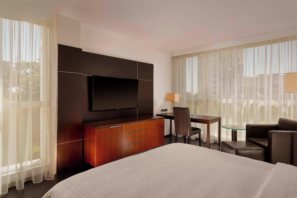 Premium Room, 1 Queen Bed - Photo 5