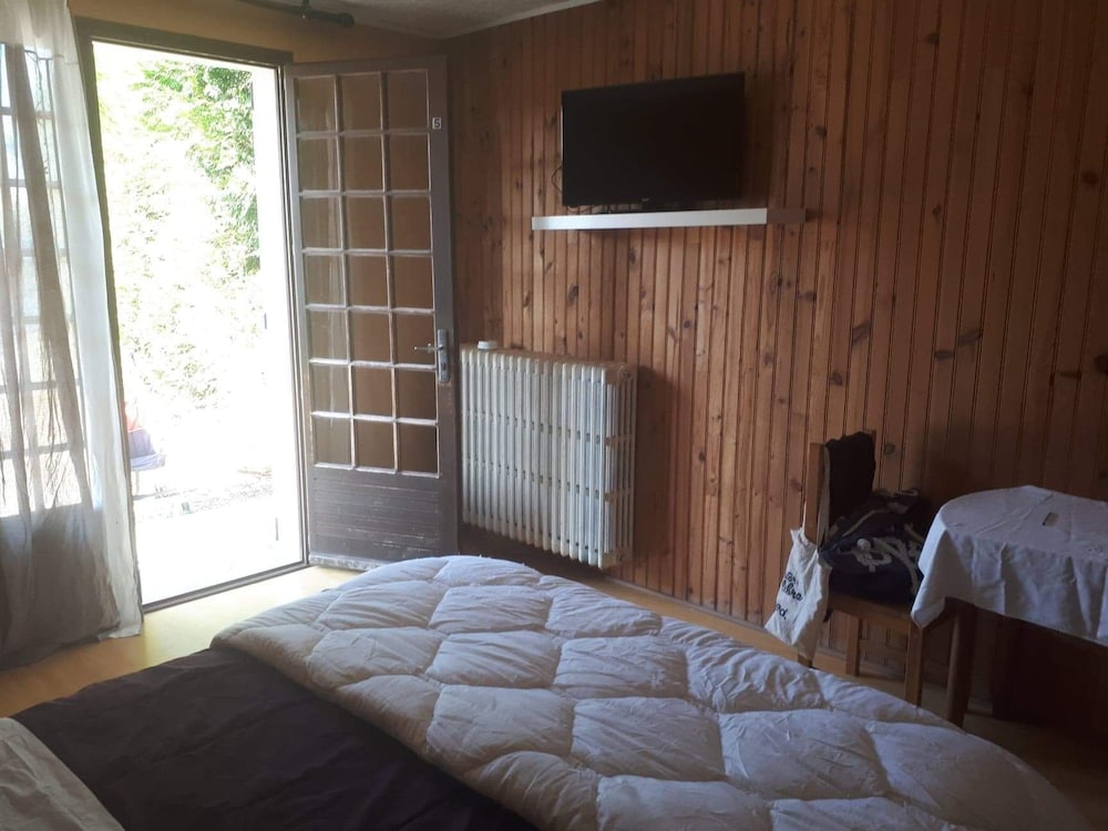 Classic Room, 1 Queen Bed photo 2