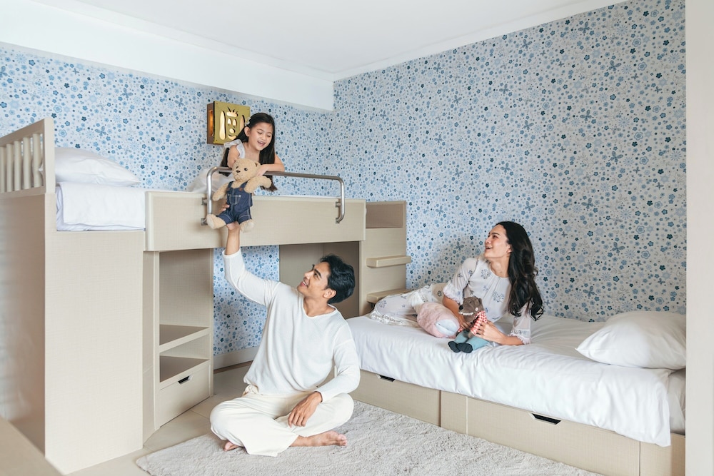 Family Suite with Bunk Bed - Photo 5