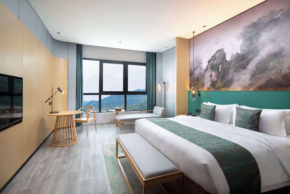 Deluxe Room, 1 King Bed, Non Smoking, River View photo 1
