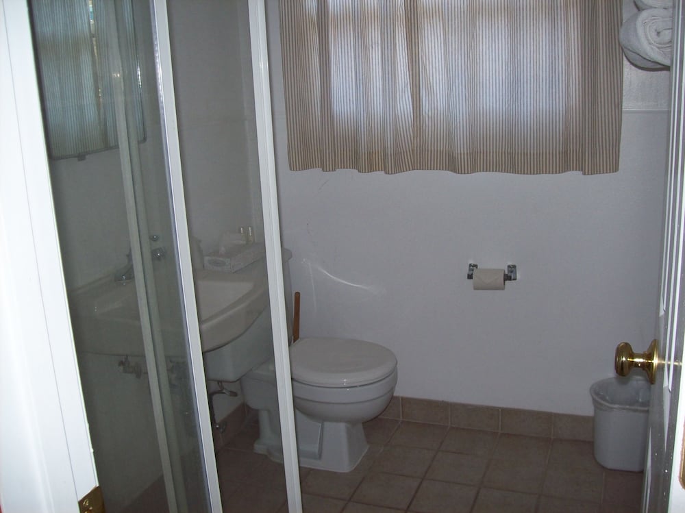 2 Bedroom Small Cabin photo 2